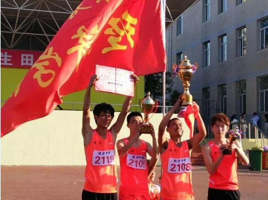 365英国上市网站官网荣获的奖杯和证书
